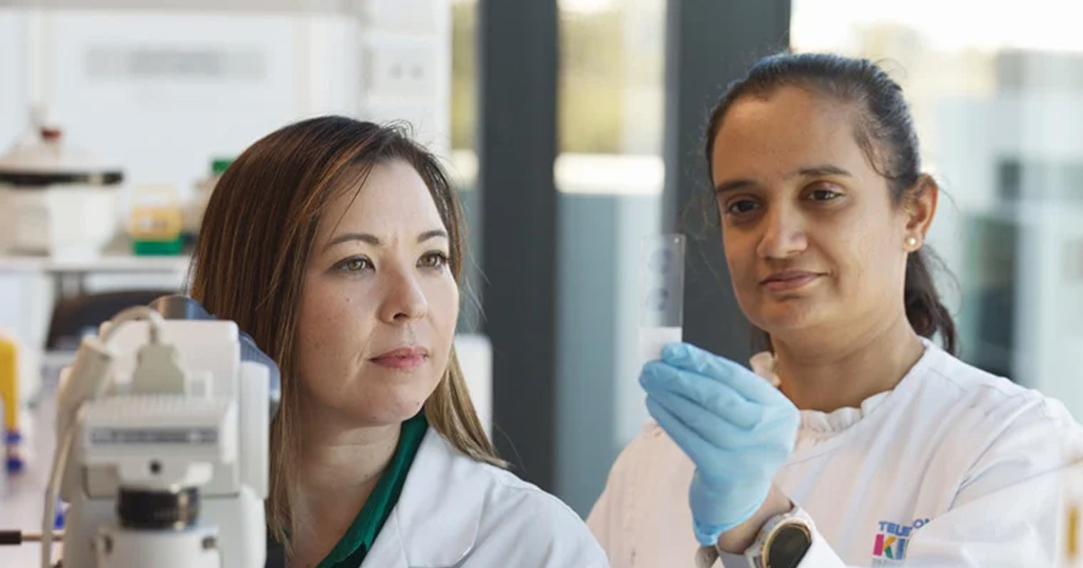 raelene and hetal in the lab